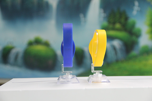 圆形以及弧形的织唛腕带未便于喷油是为什么？？？？？？