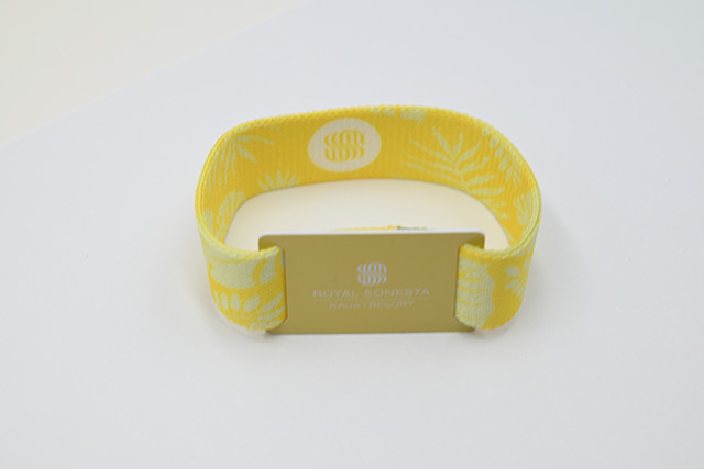 凸码的巨细可以是烫金或烫银，，，，，注重凸码不可笔直排列