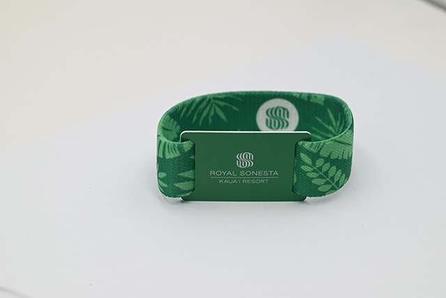 和接触式IC卡相比，，，，，非接触式卡有什么样的优点？？？？？