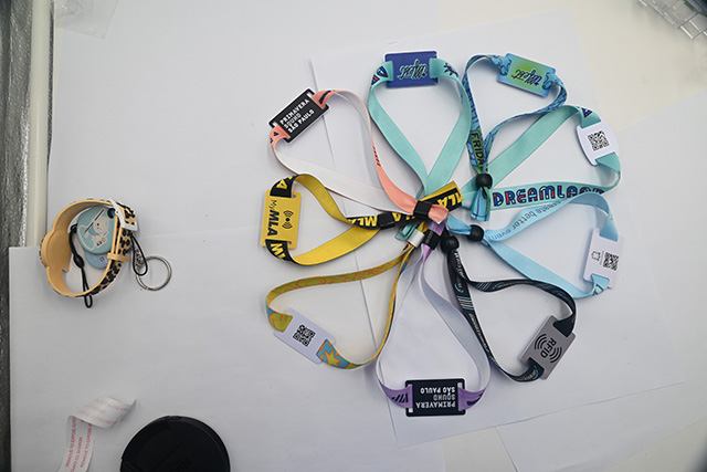 可视滴胶卡的奇异功效 增进各行各业的生长