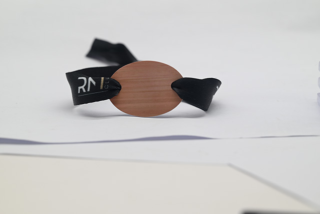 由于智能卡存储能力强，，，，可以存储电子现金等网络钱币